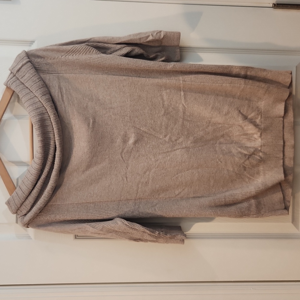 Express Sweater - Picture 4 of 4